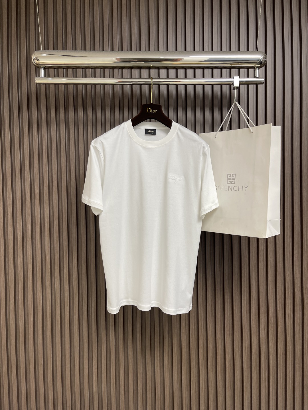 P650 Men’s Round Short Sleeve T-Shirt: Comfortable, Stylish, and Tailor-Made