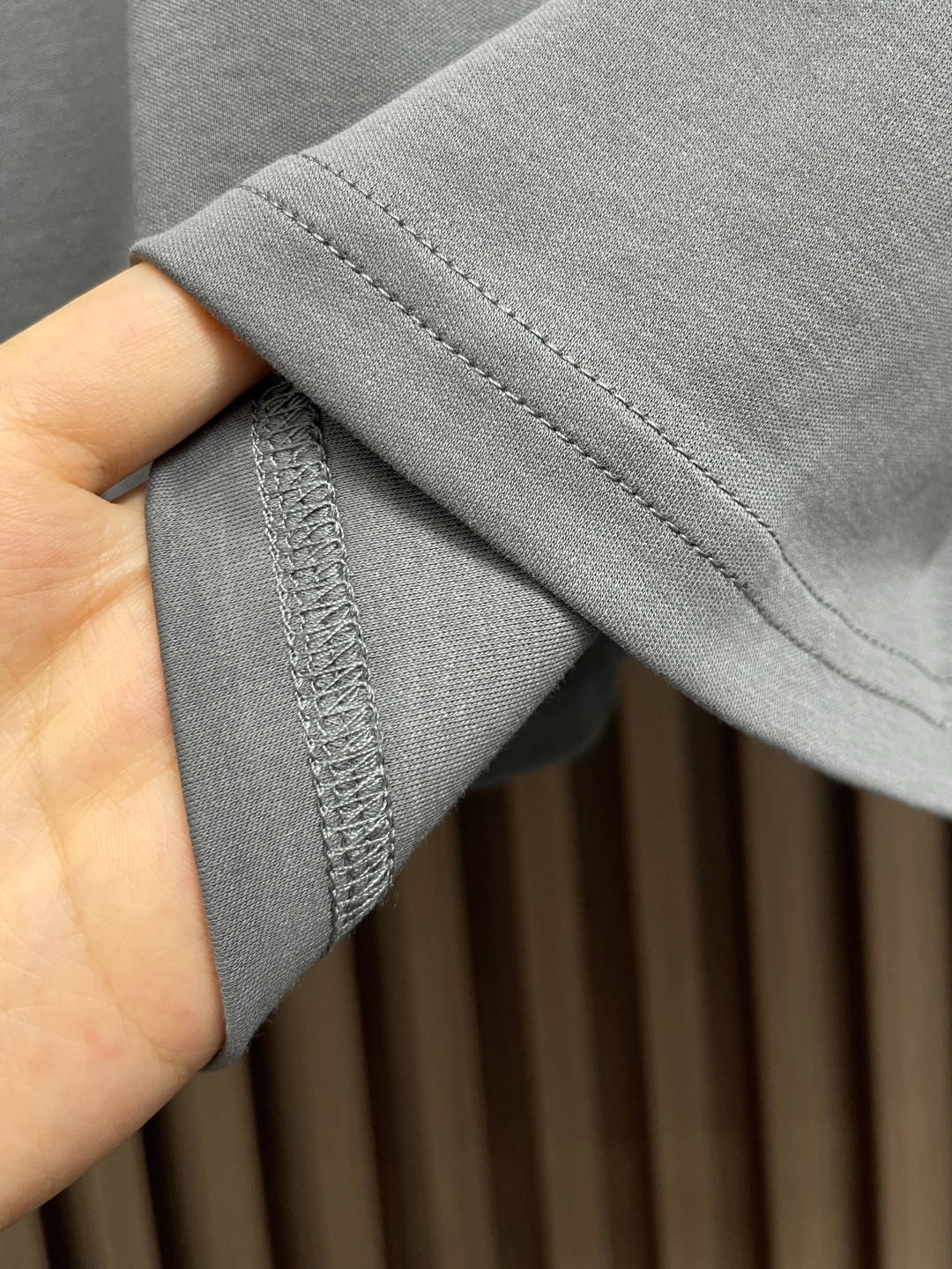 P650 Men’s Round Short Sleeves T-shirt: Comfortable, Stylish, and Versatile - 图片 8
