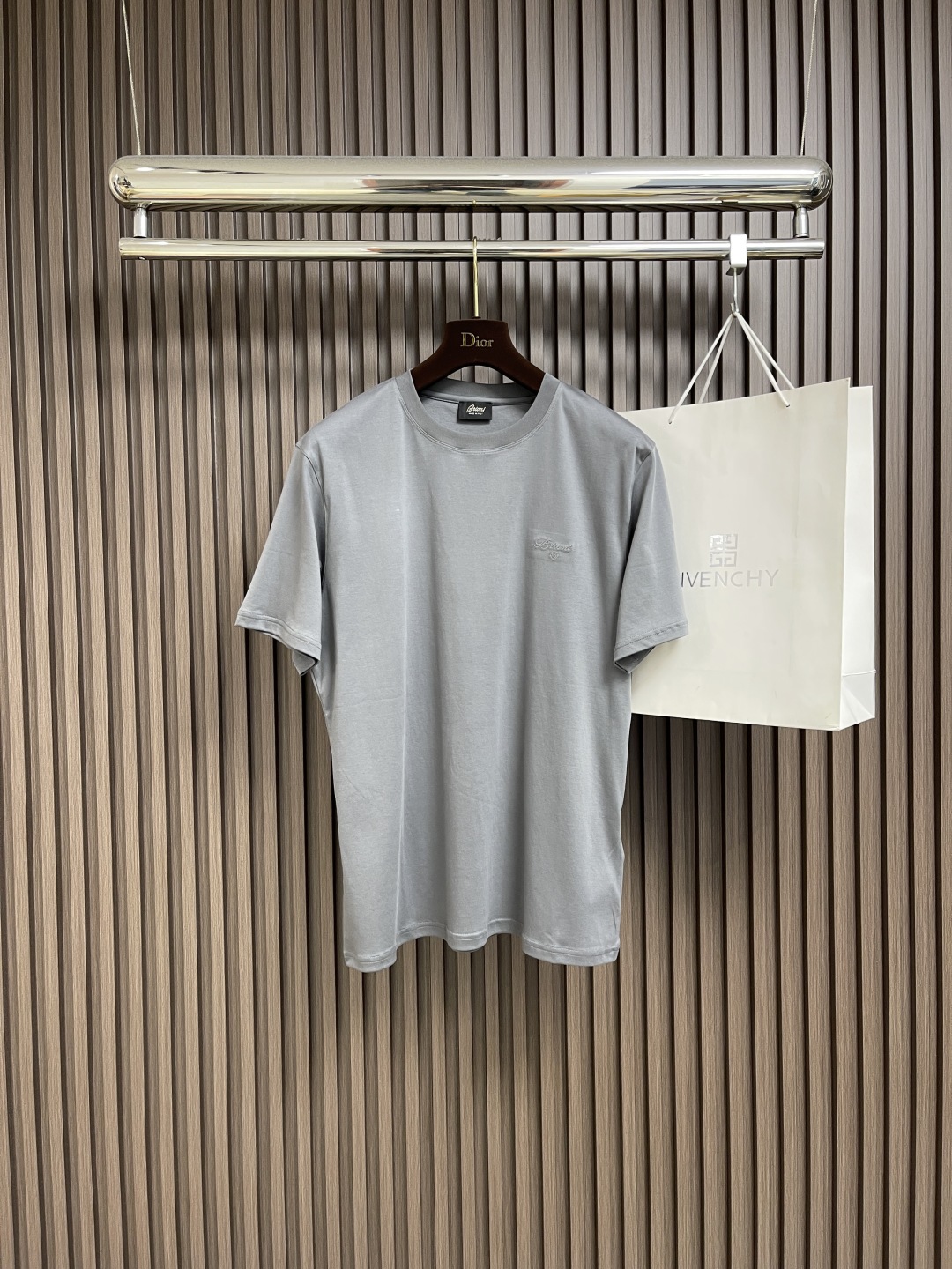 P650 Men’s Round Short Sleeves T-shirt: Comfortable, Stylish, and Versatile