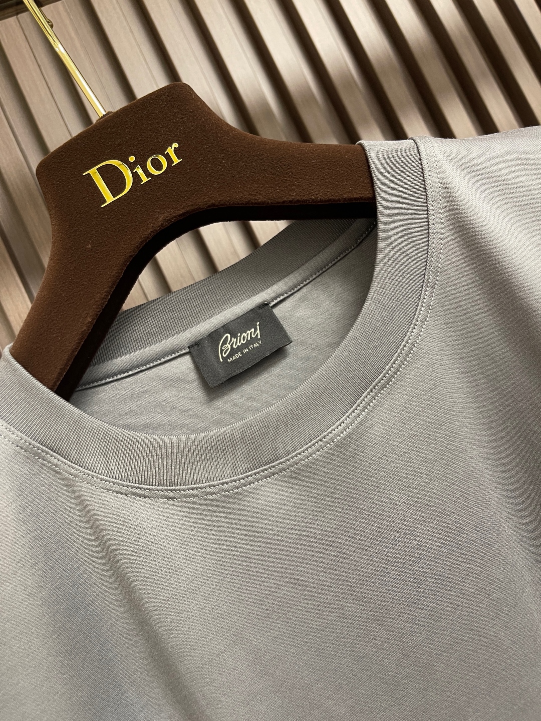 P650 Men’s Round Short Sleeves T-shirt: Comfortable, Stylish, and Versatile - 图片 6