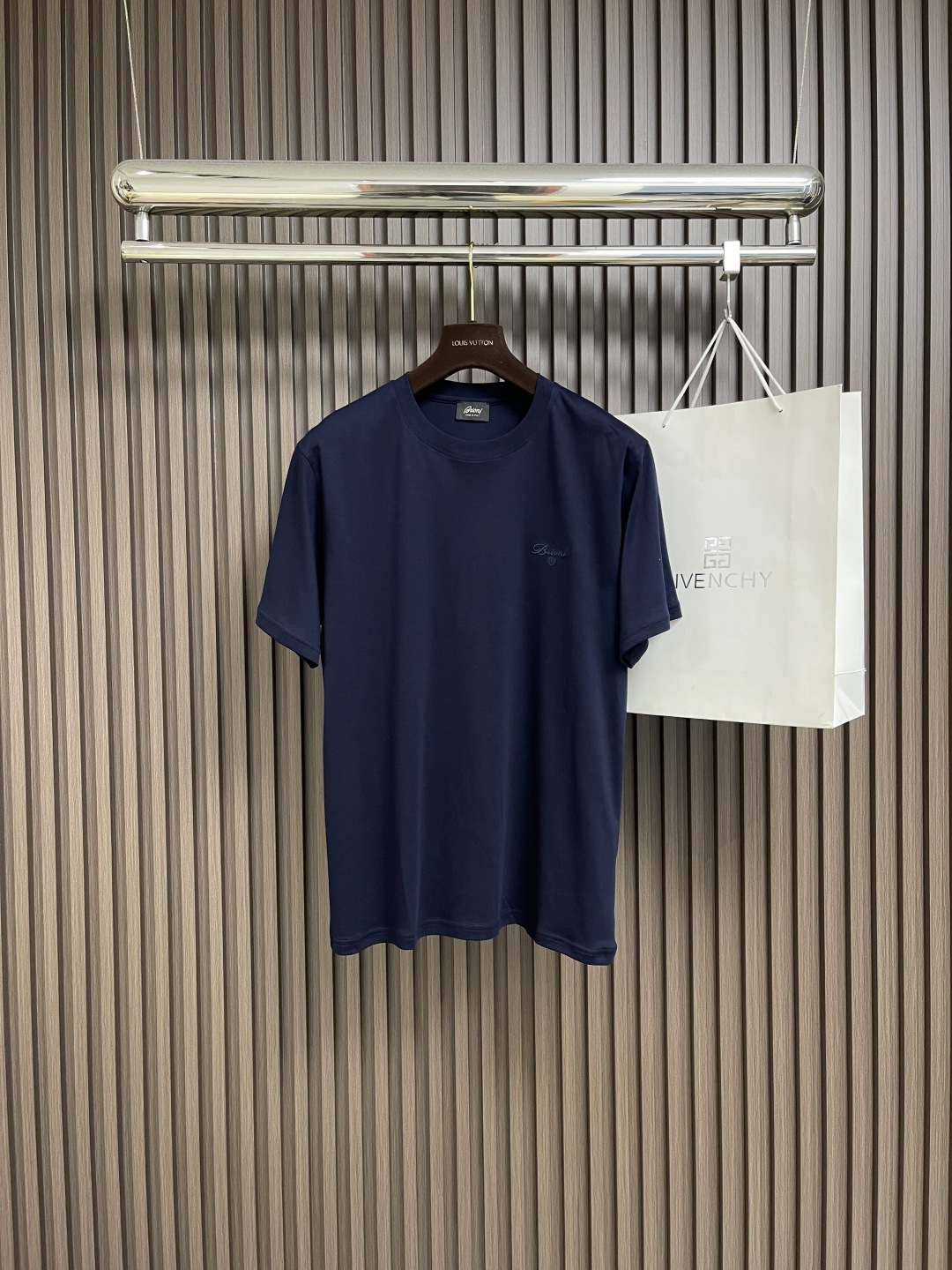P650 Men’s Round Short Sleeve T-Shirt: Comfortable, Stylish, and Tailor-Made