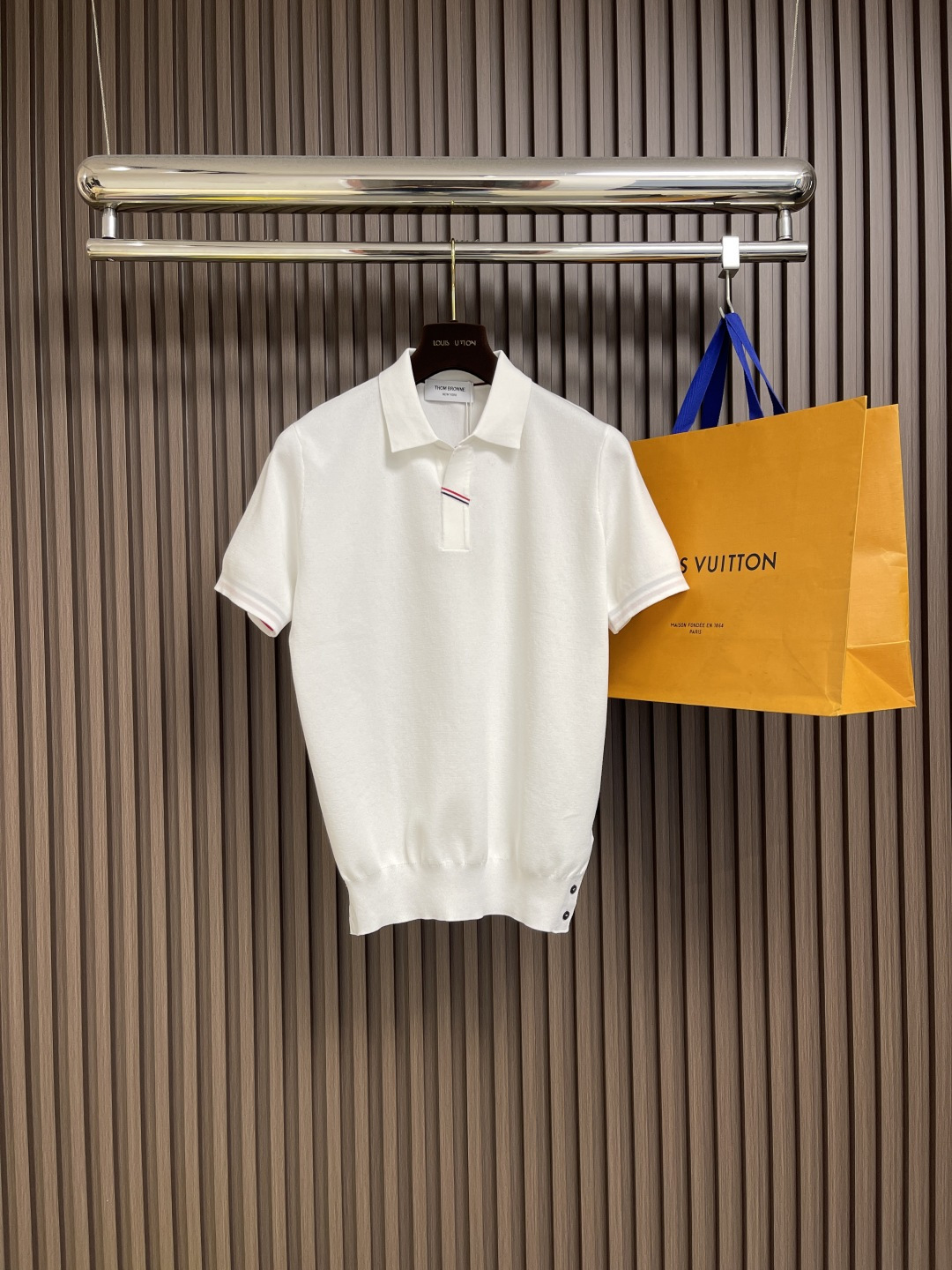 NO:455928,TB ThomBrowne Tom Brown neckline contrast webbing polo, short-sleeved POLO polo shirt, custom neckline three-color ribbon, high-strength cotton yarn, wide style, durable size M-3XL,,thom browne,T-shirt,alexander wang19860909TB ThomBrowne汤姆布朗 领口撞色织带polo,短袖POLO马球衫,定制领口三色彩带 高支高密棉纱 版型挺阔 经久耐穿 尺码M-3XL,,thom browne,T-shirt,alexander wang,Men's clothing