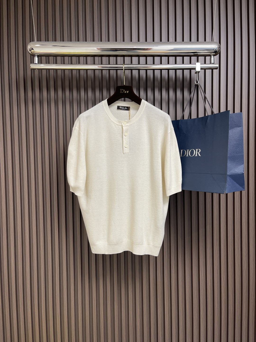 NO:499950,LP Loropiana 2025ss new round neck linen half cardigan Italian yarn, more than 90% cotton to make the feel of cashmere!  Imported yarn cotton brings a natural skin-friendly feel!  The weaving textures are interwoven into delicate and layered. Size S-M-L, loro piana, loro piana, alexander wang19860909LP Loropiana 2025ss新款圆领亚麻半开衫 意大利纱线,90％棉以上做到了羊绒的手感！进口纱线棉带来天然的亲肤感！织法的纹理交织出细腻而富有层次感.尺码S-M-L,,loro piana,loro piana,alexander wang,Men's clothing