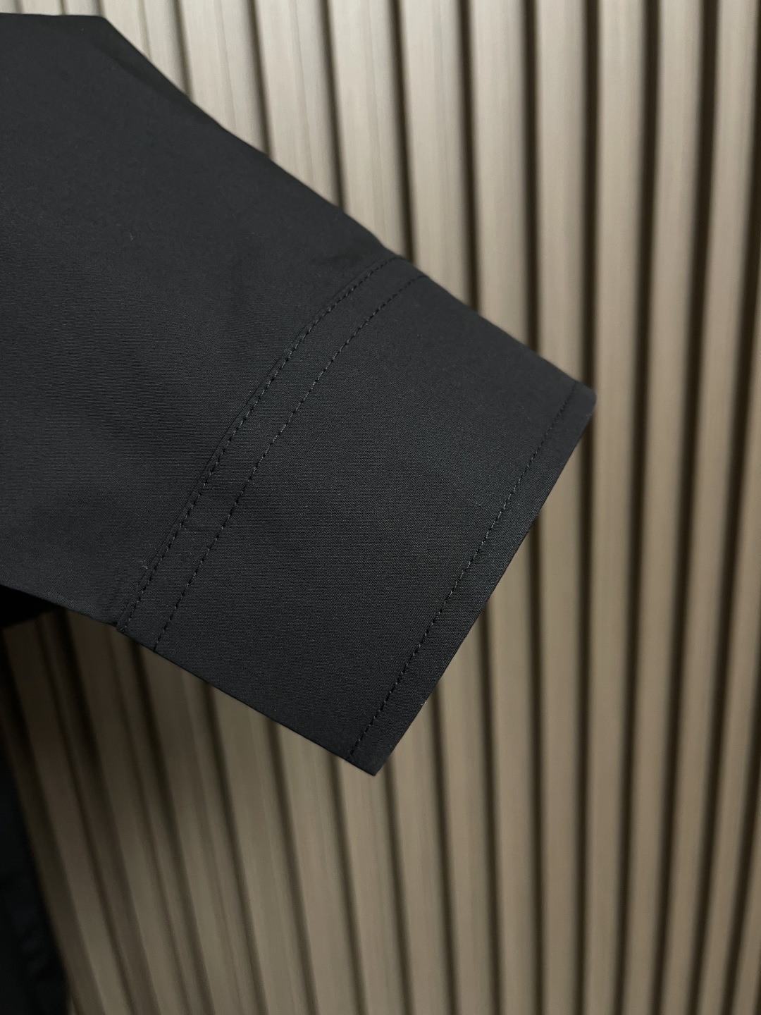Balenciaga Nano BB Embroidered Long-Sleeved Shirt: Stylish, Comfortable, and Powerful Statement Piece - 图片 7