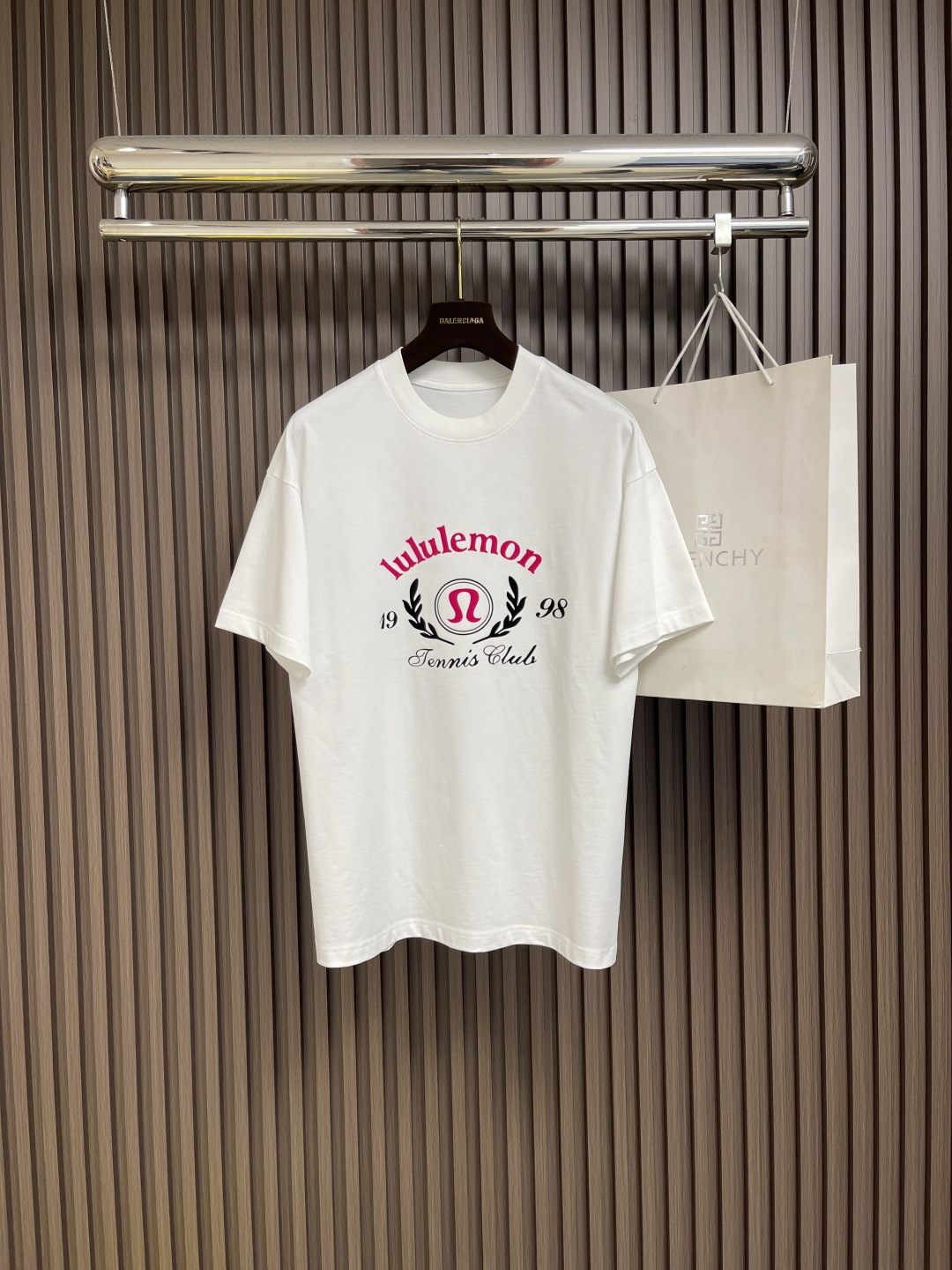 NO:451474,lululemon new printed round neck T-shirt!  Kegao 32 double yarn pure cotton fabric, wide version, and the patterns are printed and designed with a full sense of design, the same style as men and women, versatile and easy to wear. Size M-3XL, tees, t-shirt, alexander wang19860909lululemon 新款印花圆领t恤！克高克重32双纱纯棉面料,版型阔版,图案都做了印花图案设计感十足,男女同款 百搭又好穿.尺码M-3XL,,tees，t-shirt,alexander wang,Men's clothing