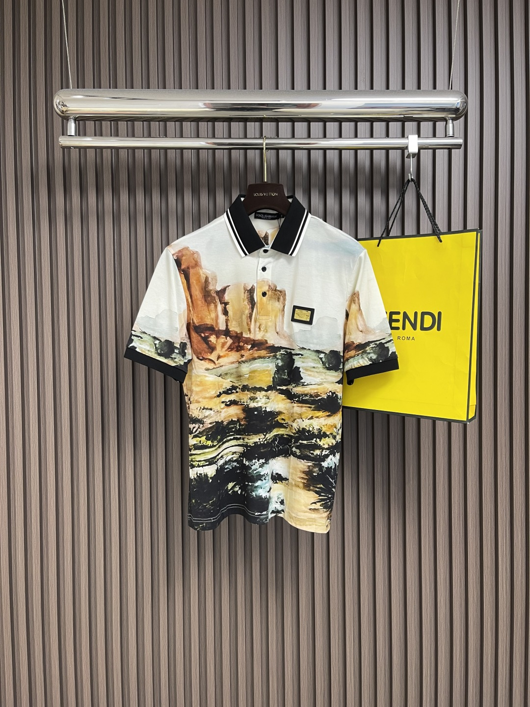 NO:455524,DOLCE & GABBANA 2025ss new illustration jacquard polo shirt fabric is perfectly made of imported machine 14 pins Restored Metal jeans embellishment and matching design Upper body spirit Comfortable and breathable Slim fit Size 44-46-48-50-52-54, Dolce & Gabbana, alexander wang19860909DOLCE & GABBANA 2025ss新款插画提花polo衫 面料采用进口机器14针完美制作 还原 金属仔章点缀搭配设计 上身精神 舒适透气 修身版型 尺码44-46-48-50-52-54,,Dolce&Gabbana,alexander wang,Men's clothing