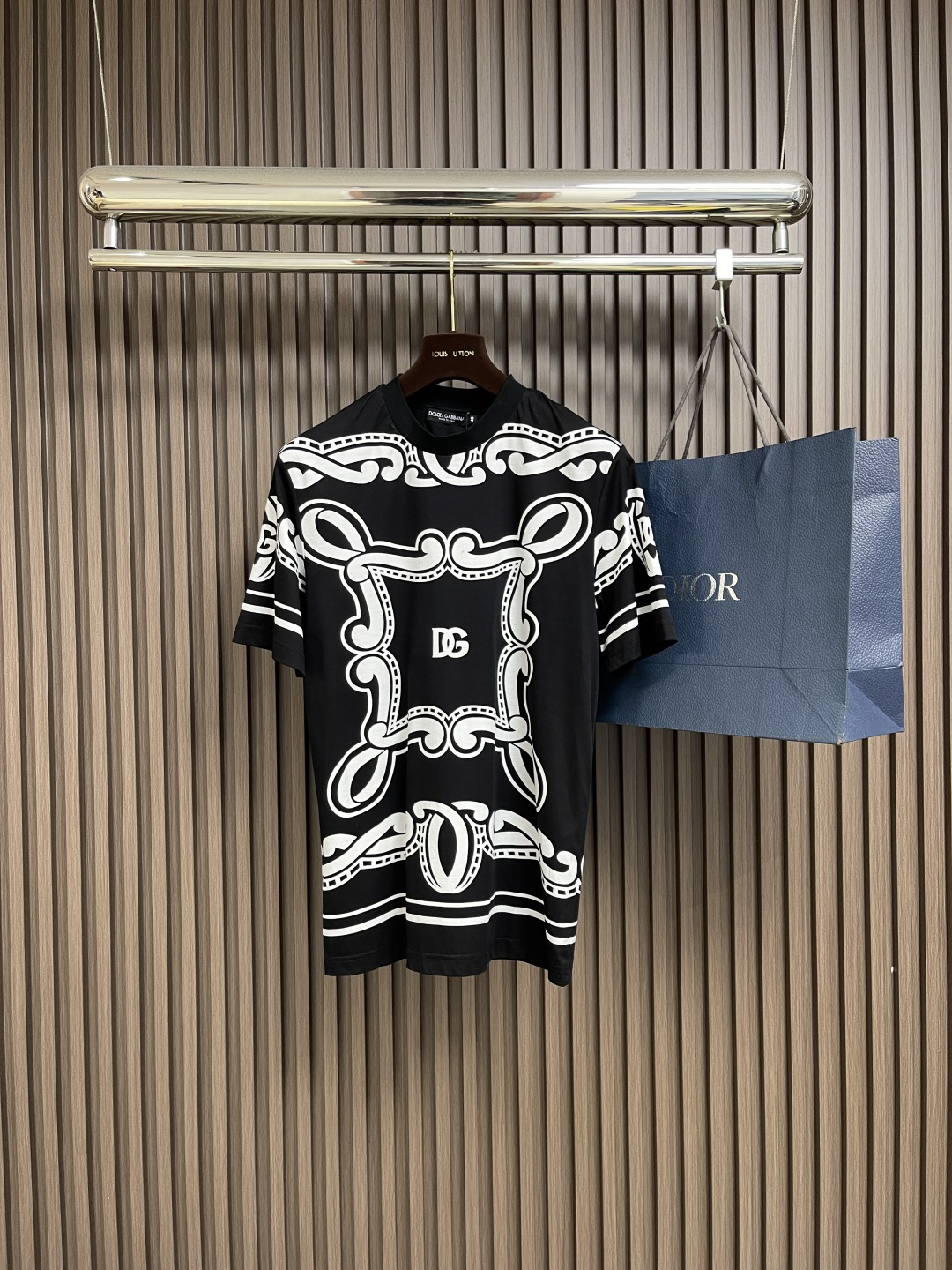 NO:505765,DG DOLCE GABBANA 2025SS spring and summer short-sleeved T-shirt SS spring and summer series. Customized pure cotton fabric, chest illustration print, the first choice for casual outings!  Size 44-46-48-50-52-54, Dolce & Gabbana, Dolce & Gabbana, T-shirt, tees, t-shirt, alexander wang19860909DG DOLCE GABBANA 杜嘉班纳2025SS春夏短袖T恤SS春夏系列.定制纯棉面料,胸前插画印花,休闲出街首选款！尺码44-46-48-50-52-54,,Dolce&Gabbana,Dolce&Gabbana,T-shirt,tees，t-shirt,alexander wang,Men's clothing