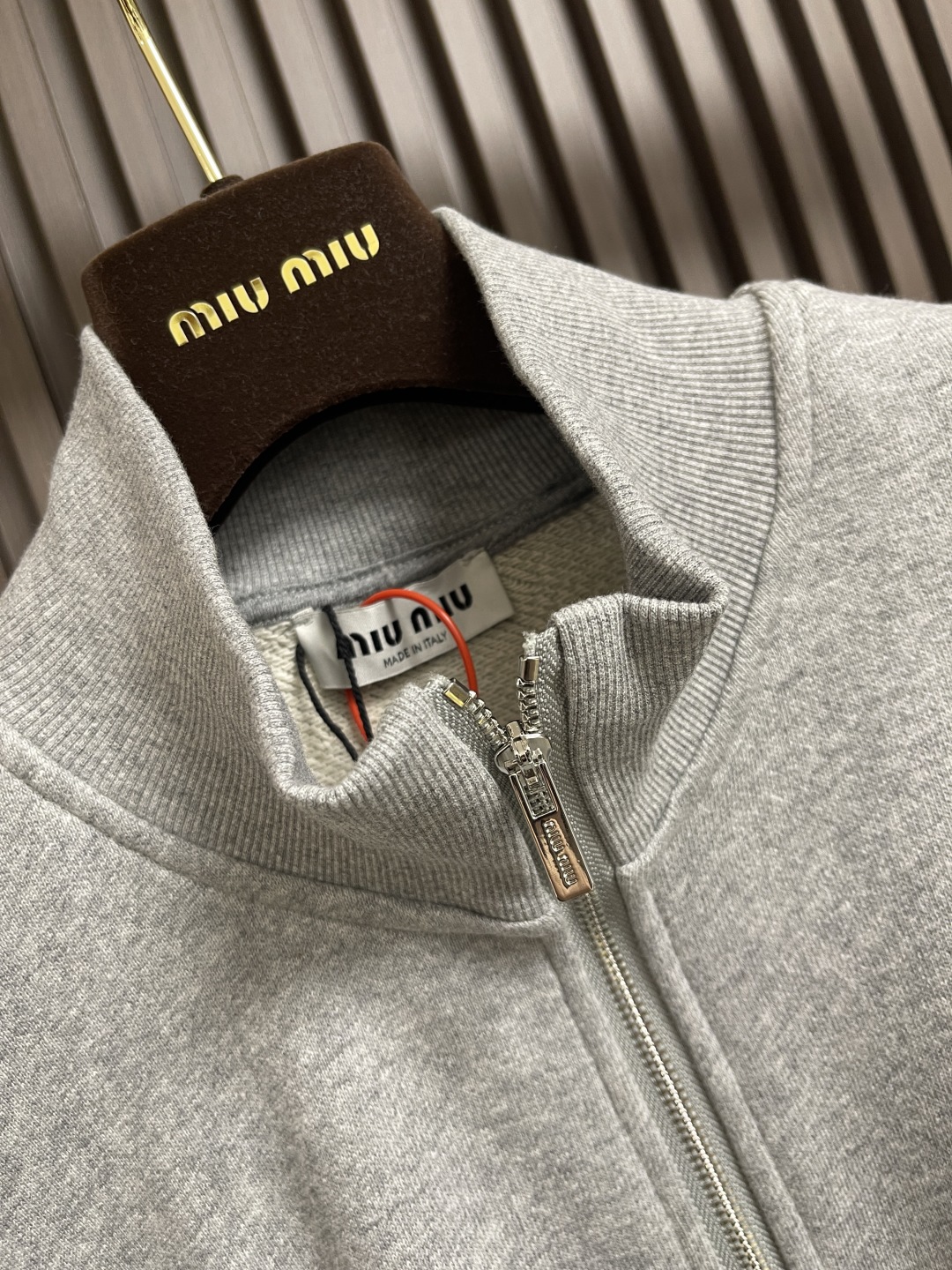 Custom Embroidered Miu Miu Jacket: Soft, Elegant, Symmetrical Design, High-Quality Craftsmanship - 图片 6
