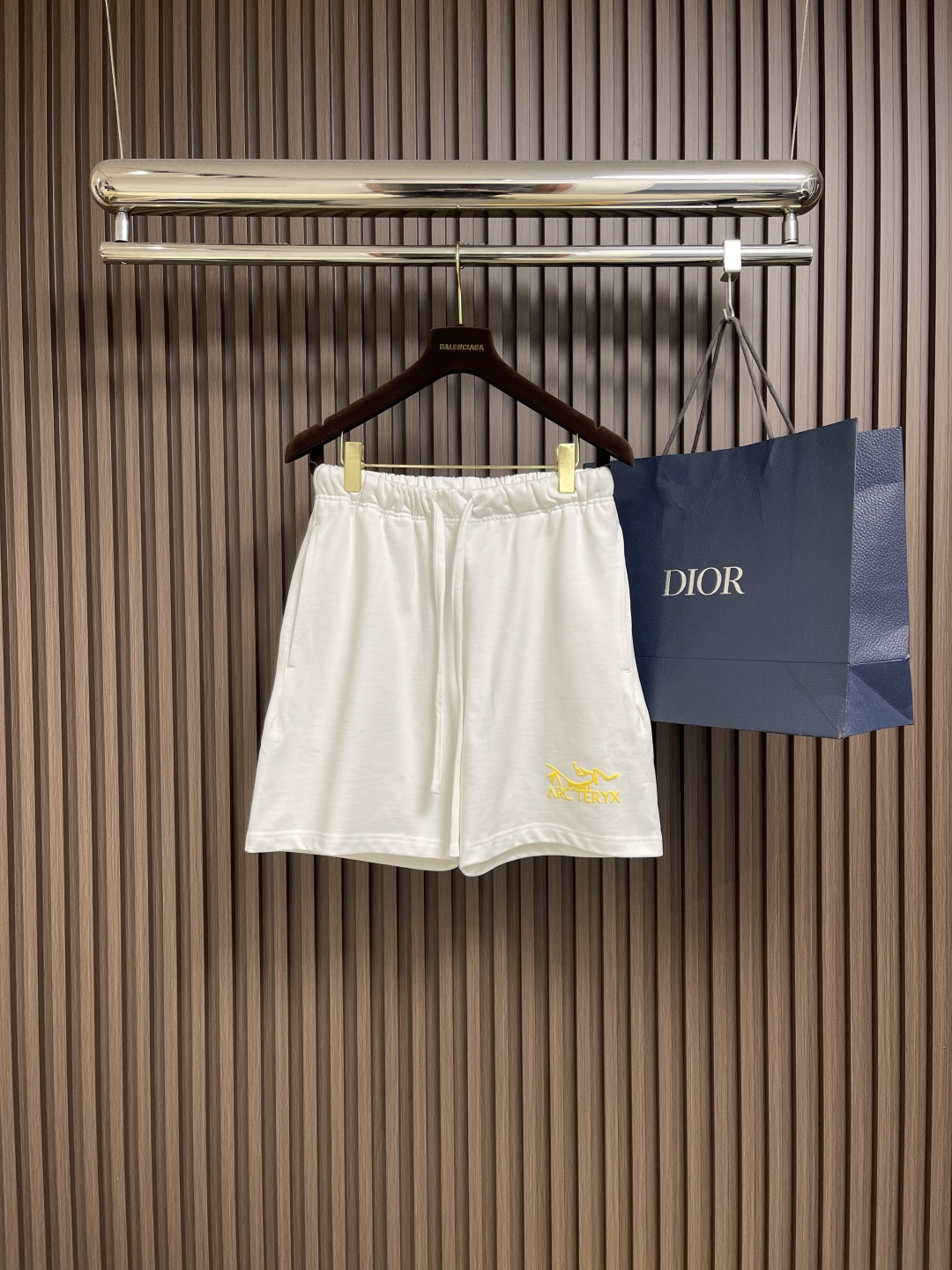 NO:455459,ARC'TERYX 2025SS Summer New Casual Shorts, full of design, very suitable for long-term activities in summer and outdoor activities. It is elastic, can quickly ventilate and heat dissipate, and it is easy to pick up and put in the pocket and is practical. Size S-XL, arc'teryx, shorts, alexander wang19860909ARC'TERYX 始祖鸟2025SS夏季新款休闲短裤,设计感十足,非常适合夏天和户外长时间活动穿着,富有弹性,能快速通风散热,口袋位置取放容易而实用.尺码S-XL,arc'teryx,shorts,alexander wang,Men's clothing