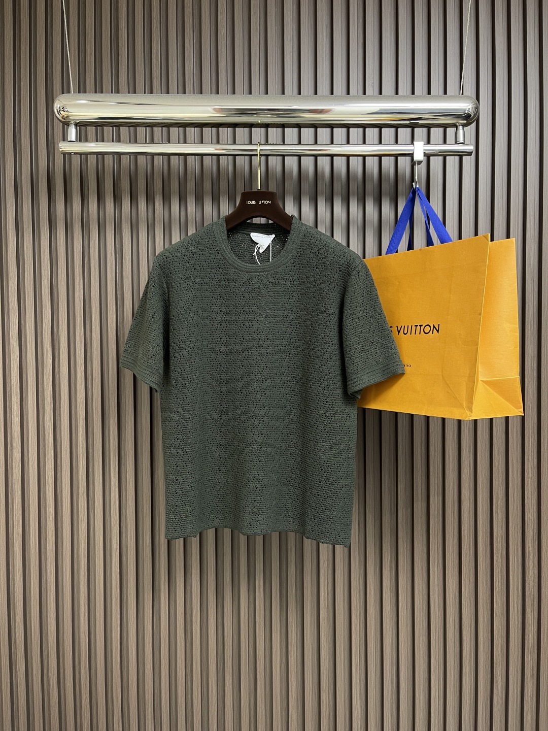 New Summer Knitted Short-Sleeve T-shirt with Special Belt and Fluff Detail. - 图片 1