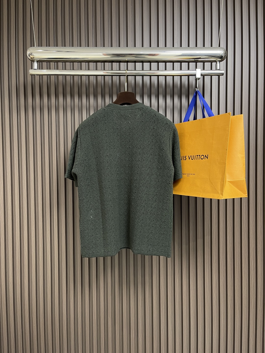 New Summer Knitted Short-Sleeve T-shirt with Special Belt and Fluff Detail. - 图片 2