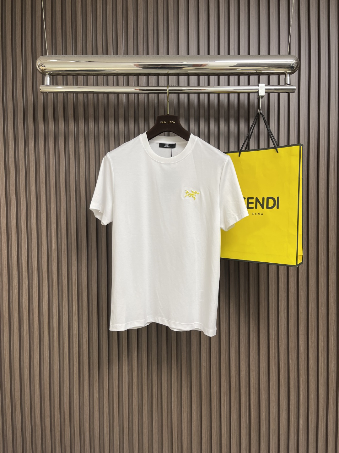 NO:499918,Arcteryx Round-neck logo embroidered couple round-neck T-shirt, original custom auxiliary materials, 250g double yarn fabric fixed weaving and dyeing threads, loose and stylish. Size M-3XL, arc'teryx,tees, t-shirt,alexander wang19860909Arcteryx 始祖鸟 圆领logo刺绣情侣圆领T恤,原版定制辅料,250克 双纱面料 定织定染螺纹 版型宽松有型.尺码M-3XL,arc'teryx,tees，t-shirt,alexander wang,Men's clothing