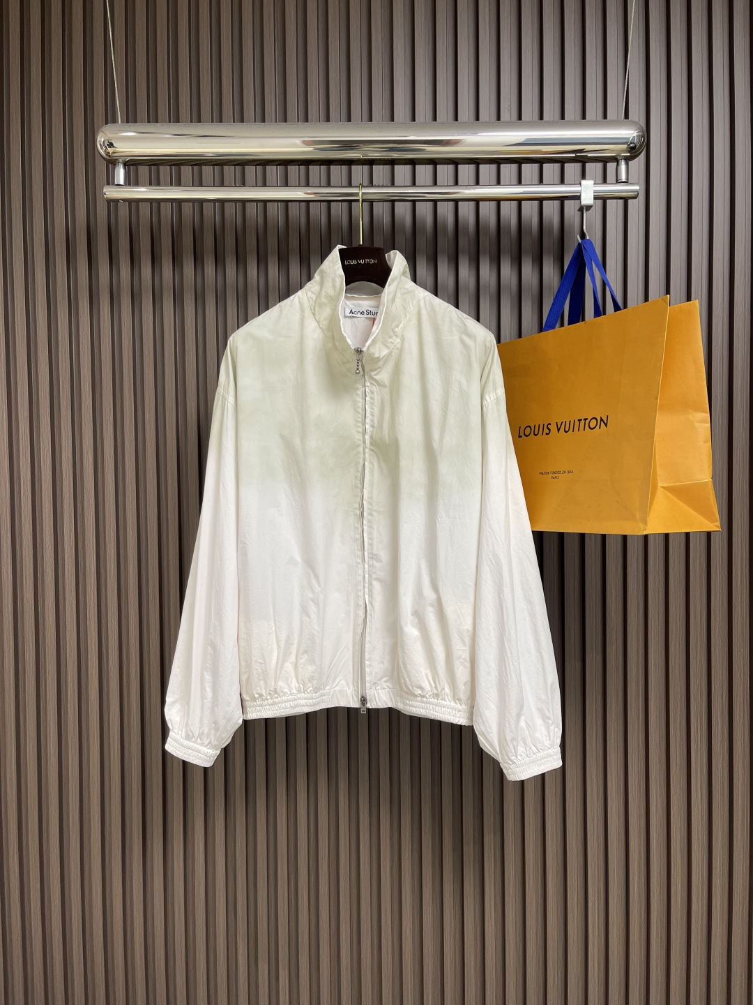 NO:467845,Acne Studios 1996 printed jacket, classic and unique styling charm, silhouette and trendy design, polyester stretch fabric, 1996 logo letter printing uses new thermal bonding printing technology, special inkjet technology. Size 42-44-46-48 S-XL,,acne studios,dior, jackets & coats, jackets & coats, alexander wang19860909Acne Studios 1996 印花夹克外套,经典独特的造型魅力,廓形潮流设计,聚酯弹力纤维面料,1996 logo标识字母印花运用全新热粘合印花工艺技术,特殊喷墨技术.尺码42-44-46-48 S-XL,,acne studios,dior,jackets & coats,jackets & coats,alexander wang,Men's clothing