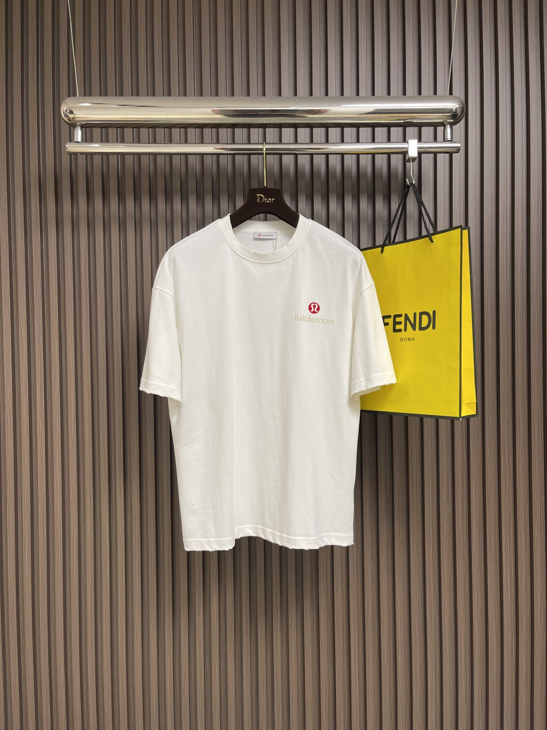 NO:504440,lululemon new flocked printed round neck T-shirt!  320g high gram weight 32 double yarn pure cotton fabric, wide version, and print pattern with full design, the same style as men and women, versatile and easy to wear. Size M-XXL, tees, t-shirt, alexander wang19860909lululemon 新款植绒印花圆领t恤！320克高克重32双纱纯棉面料,版型阔版,图案都做了印花图案设计感十足,男女同款 百搭又好穿.尺码M-XXL,,tees，t-shirt,alexander wang,Men's clothing