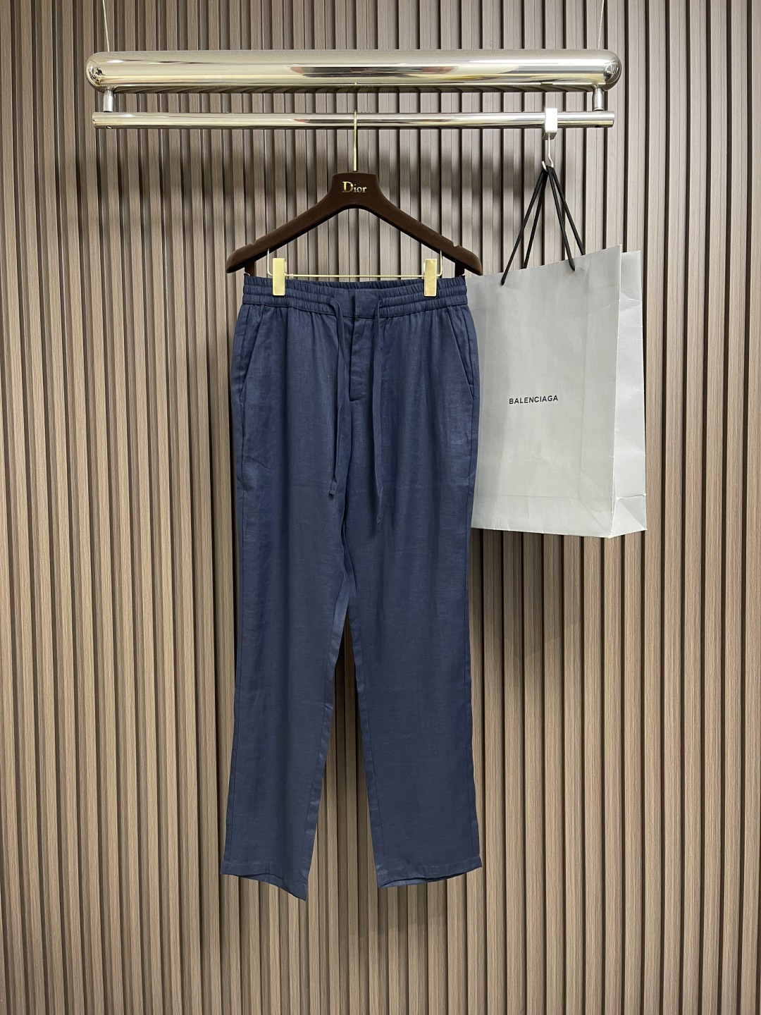 NO:487952,Givenchy ss classic logo letter embroidered cotton and linen pants, casual cotton and linen pants, large goods are carefully cut and cut, produced by large manufacturers to ensure the quality of large goods. It is a very versatile model, welcome to compare the entire network. Size S-XXL, given, alexander wang19860909Givenchy ss经典logo字母刺绣棉麻裤,休闲棉麻卫裤,大货采用取花精心断裁,大厂出品,确保大货品质质量.非常百搭的一款,欢迎对比全网.尺码S-XXL,,givenchy,alexander wang,Men's clothing