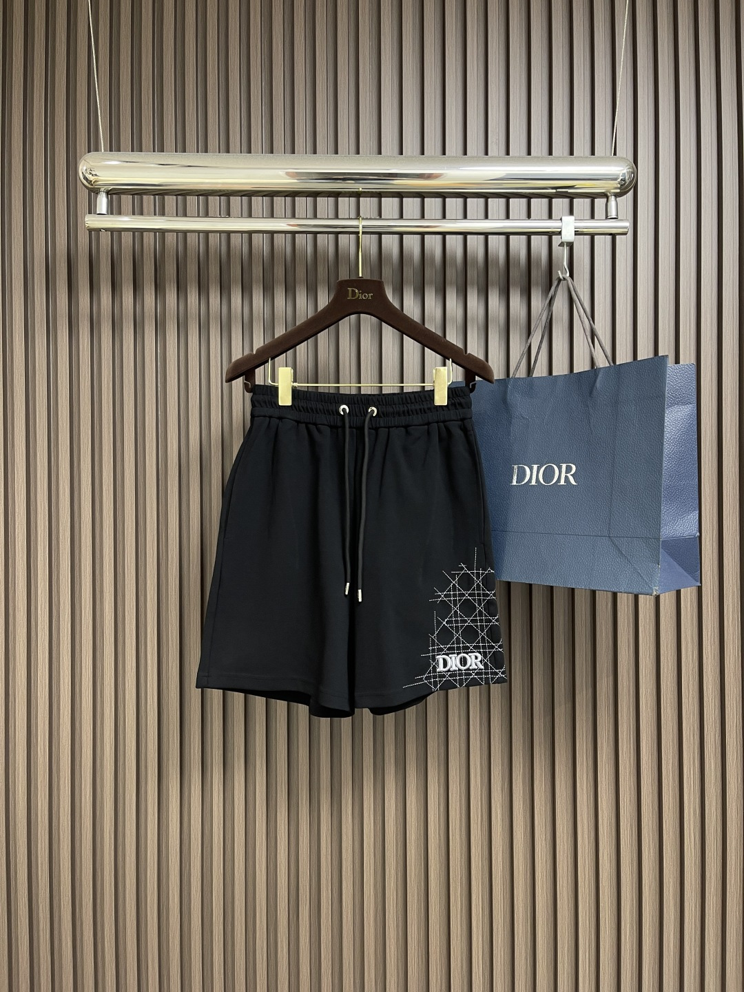 NO:495634,Dior SS autumn new logo casual shorts, fixed wool, fixed dyed pure cotton terry 400g fabric, adopts embroidery auxiliary materials, fixed point technology. Size M-XXL,,dior, shorts,alexander wang19860909Dior SS秋季新款标识休闲短裤,定织定染纯棉毛圈克重400g面料,采用刺绣辅料,定点工艺.尺码M-XXL,,dior,shorts,alexander wang,Men's clothing