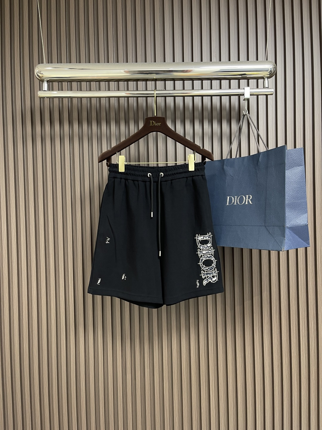 NO:495649,Dior SS autumn new logo casual shorts, fixed wool, fixed dyed pure cotton terry 400g fabric, adopts embroidery auxiliary materials, fixed point technology. Size M-XXL,,dior, shorts,alexander wang19860909Dior SS秋季新款标识休闲短裤,定织定染纯棉毛圈克重400g面料,采用刺绣辅料,定点工艺.尺码M-XXL,,dior,shorts,alexander wang,Men's clothing