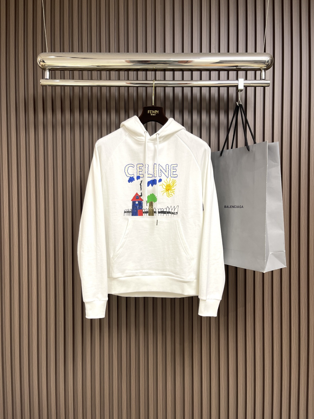 NO:478861,Celine 2025SS new model is available. Early autumn series children's funny printed hooded sweatshirts, healed by this hooded sweatshirts. Children's funny graffiti series is energetic and age-reducing. It is equipped with large front pocket bag threaded cuff trim, rear terry cotton is delicate and comfortable, soft and textured. Classic loose style. Size S-M-L, celine, hoodie, sweatshirts, hats, alexander wang19860909Celine 2025SS新款上新 早秋系列童趣印花连帽卫衣,被这件连帽卫衣治愈了 童趣涂鸦系列元气又减龄 配有金属绳端大号正面兜袋螺纹袖口饰边,后毛圈棉质细腻舒适感 柔软又有质感 经典宽松版型 尺码S-M-L,,celine,hoodie,sweatshirts,hats,alexander wang,Men's clothing