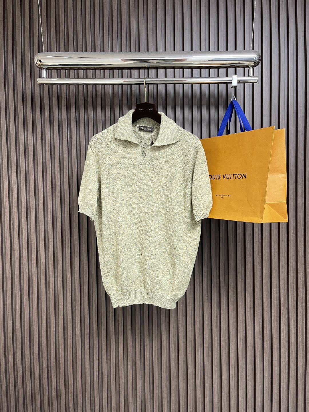 NO:490242,LP Loro Piana 2025SS summer latest knitted POLO polo shirt, fashionable and casual lapel knitted short sleeves, imported original fabric, extremely high-end, comfortable and versatile, and full of handsome upper body!  Size S-M-L, loro piana, loro piana, T-shirt, alexander wang19860909LP Loro Piana 2025SS夏季最新款针织POLO马球衫,时尚休闲翻领针织短袖,采用进口原版面料,档次极高,舒适百搭,上身帅气十足！尺码S-M-L,,loro piana,loro piana,T-shirt,alexander wang,Men's clothing