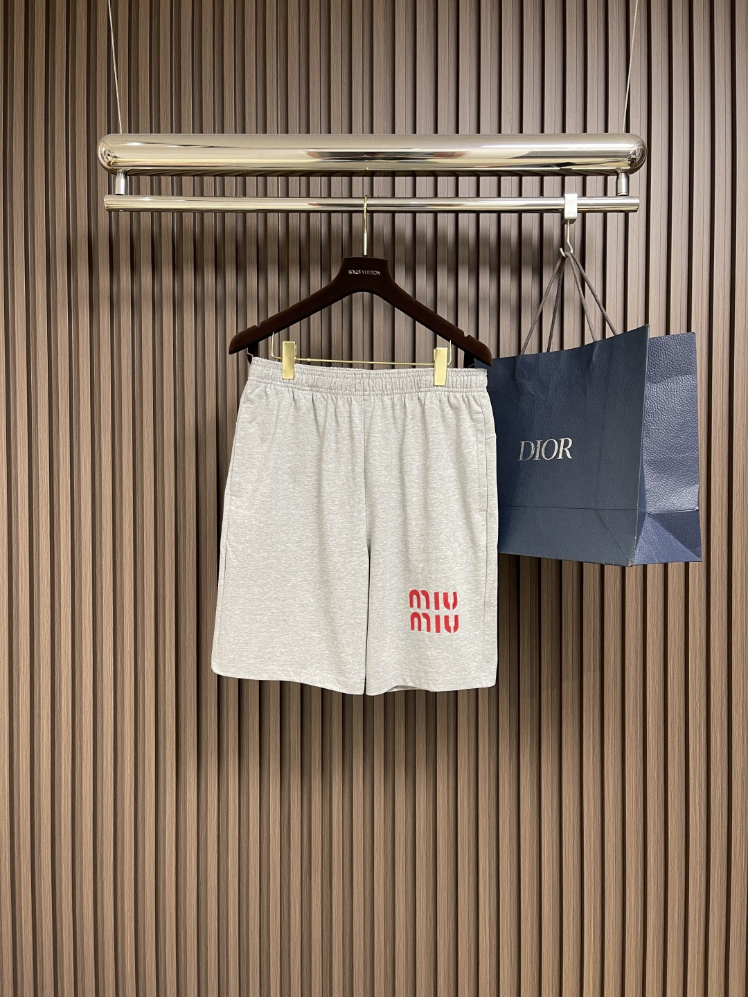 NO:490174,MIUMIU 2025ss early spring casual printed letters fashionable loose shorts, casual and fashionable sports and casual shorts, the overall fun, the visual beauty of the upper body, the best choice for loose and casual daily vacations is not limited to age and gender, and can be easily controlled by men and women!  Size M-XXL, miumiu, shorts, alexander wang19860909MIUMIU 2025ss早春休闲印花字母时尚宽松短裤,休闲时尚运动休闲短裤,整体趣味性十足,上身的视觉美观,宽松休闲日常度假的最佳选择无年龄性别限定,男女亦可轻松驾驭！尺码M-XXL,,miumiu,shorts,alexander wang,Men's clothing