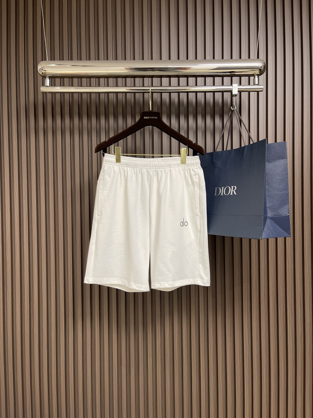 NO:490183,ALO 2025ss summer new silicone letter shorts silicone letters three-dimensional plump and stylish 420g heavy fabric pure cotton loose and comfortable casual and casual without feeling of restraint on the upper body. Size M-XXL, shorts, alexander wang19860909ALO 2025ss夏季新款硅胶字母短裤 硅胶字母 立体饱满有型 420克重磅面料 纯棉 宽松舒适 休闲随性 上身没有束缚感.尺码M-XXL,,shorts,alexander wang,Men's clothing