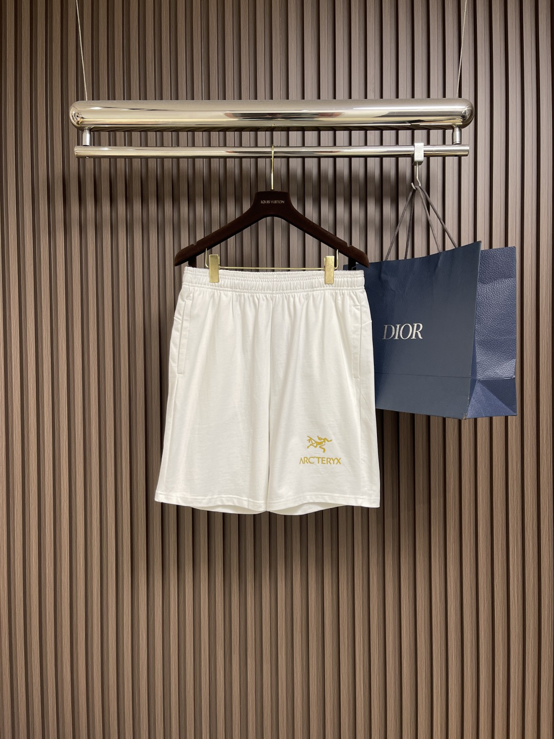 NO:490191,Arcteryx 2025ss Spring and Summer New Men's Shorts, the most casual fashion aesthetic, original pants with casual and versatile upper body, casual and lazy style, high-end custom fabrics, custom craftsmanship, full of comfort. High-end and atmospheric, can match all T-shirts. Size M-XXL, arc'teryx, shorts,tees, t-shirt, alexander wang19860909Arcteryx 始祖鸟2025ss春夏季新款男士短裤户,最休闲的时尚美学,原版裤型上身休闲百搭、随性慵懒范,高级定制面料,订制工艺 logo工艺,舒适感爆棚.高端大气,可通搭一切T恤.尺码M-XXL,arc'teryx,shorts,tees，t-shirt,alexander wang,Men's clothing