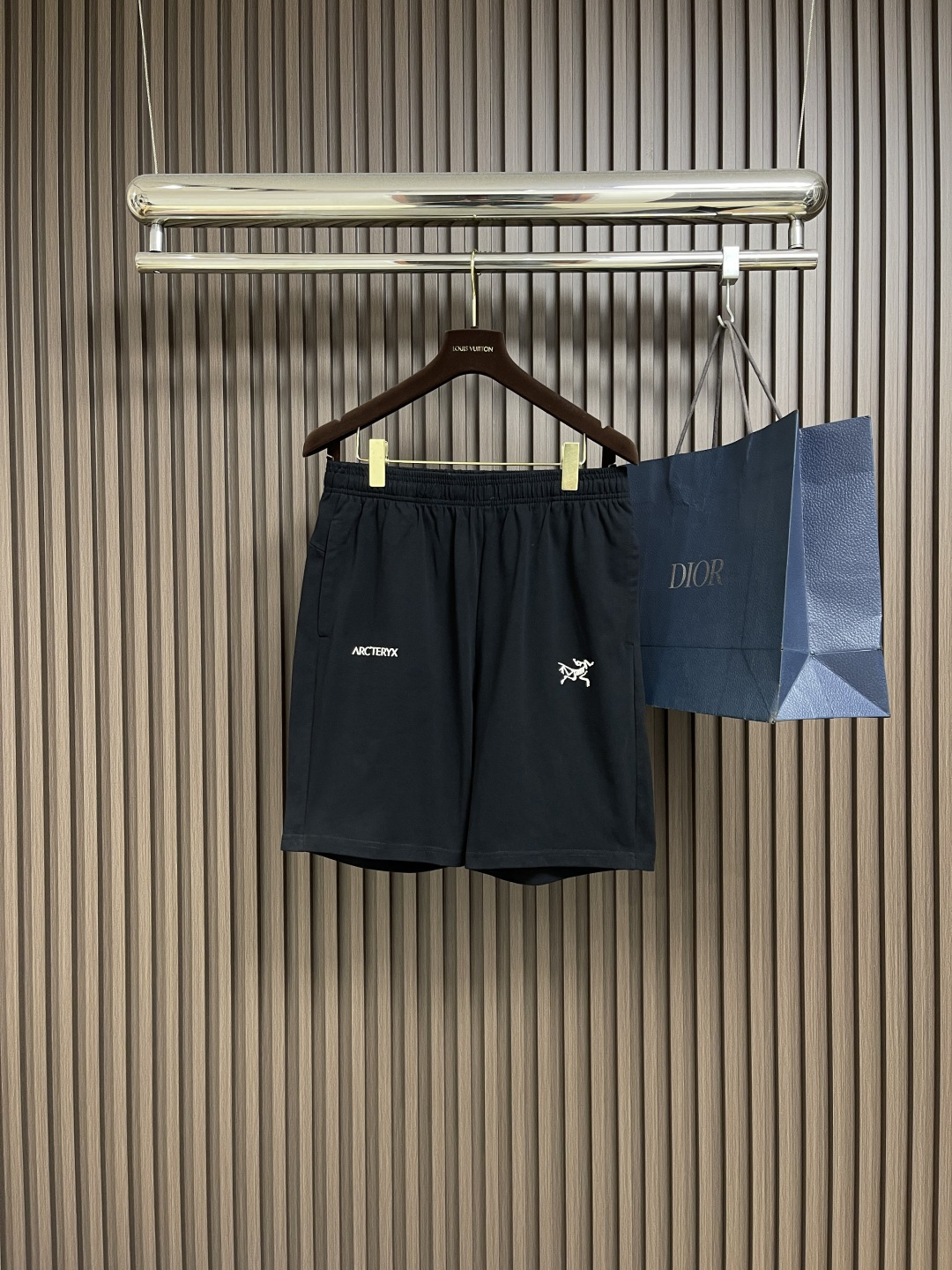 NO:490199,ARC'TERYX 2025SS Summer New Casual Shorts, full of design, very suitable for long-term activities in summer and outdoor activities. It is elastic, can quickly ventilate and heat dissipate, and it is easy to take and place in the pocket and is practical. Size M-XXL, arc'teryx, shorts, alexander wang19860909ARC'TERYX 始祖鸟2025SS夏季新款休闲短裤,设计感十足,非常适合夏天和户外长时间活动穿着,富有弹性,能快速通风散热,口袋位置取放容易而实用.尺码M-XXL,arc'teryx,shorts,alexander wang,Men's clothing