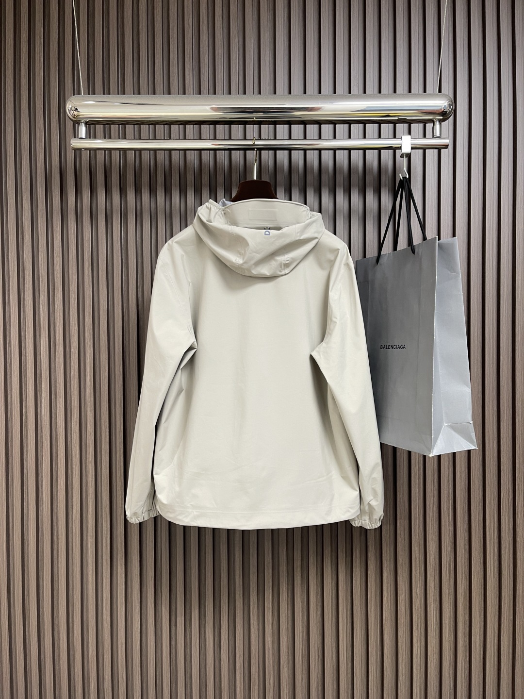 🛒🛒moncler 硬壳冲锋衣羽绒外套,防风防水功能性全天候 面料堪称一绝高性能的材料使穿着者在得到专业