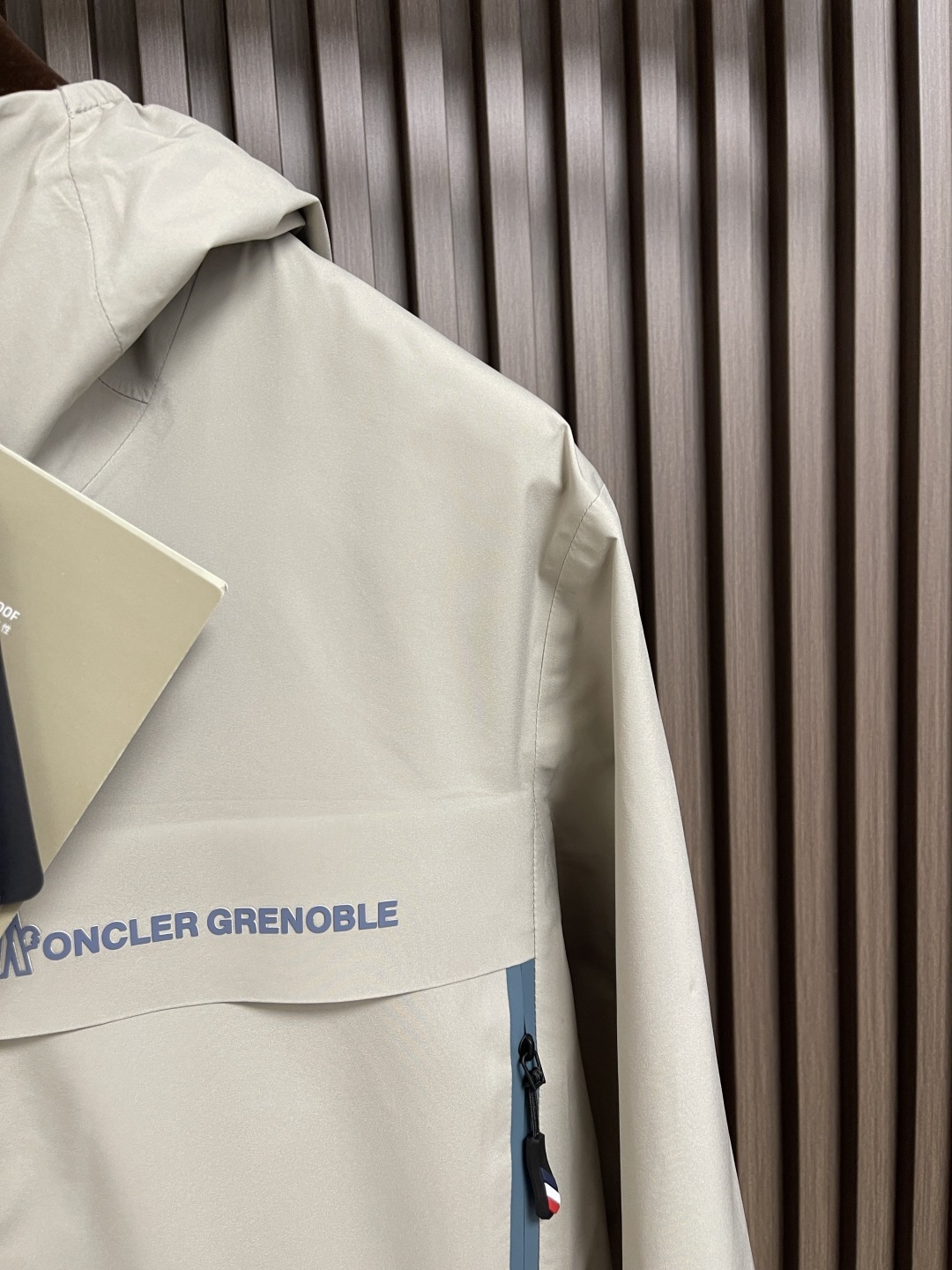 🛒🛒moncler 硬壳冲锋衣羽绒外套,防风防水功能性全天候 面料堪称一绝高性能的材料使穿着者在得到专业