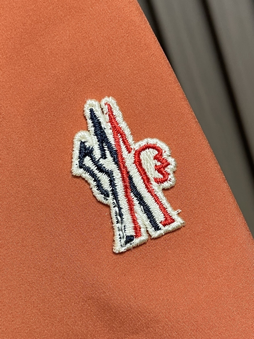 🛒🛒moncler 硬壳冲锋衣羽绒外套,防风防水功能性全天候 面料堪称一绝高性能的材料使穿着者在得到专业