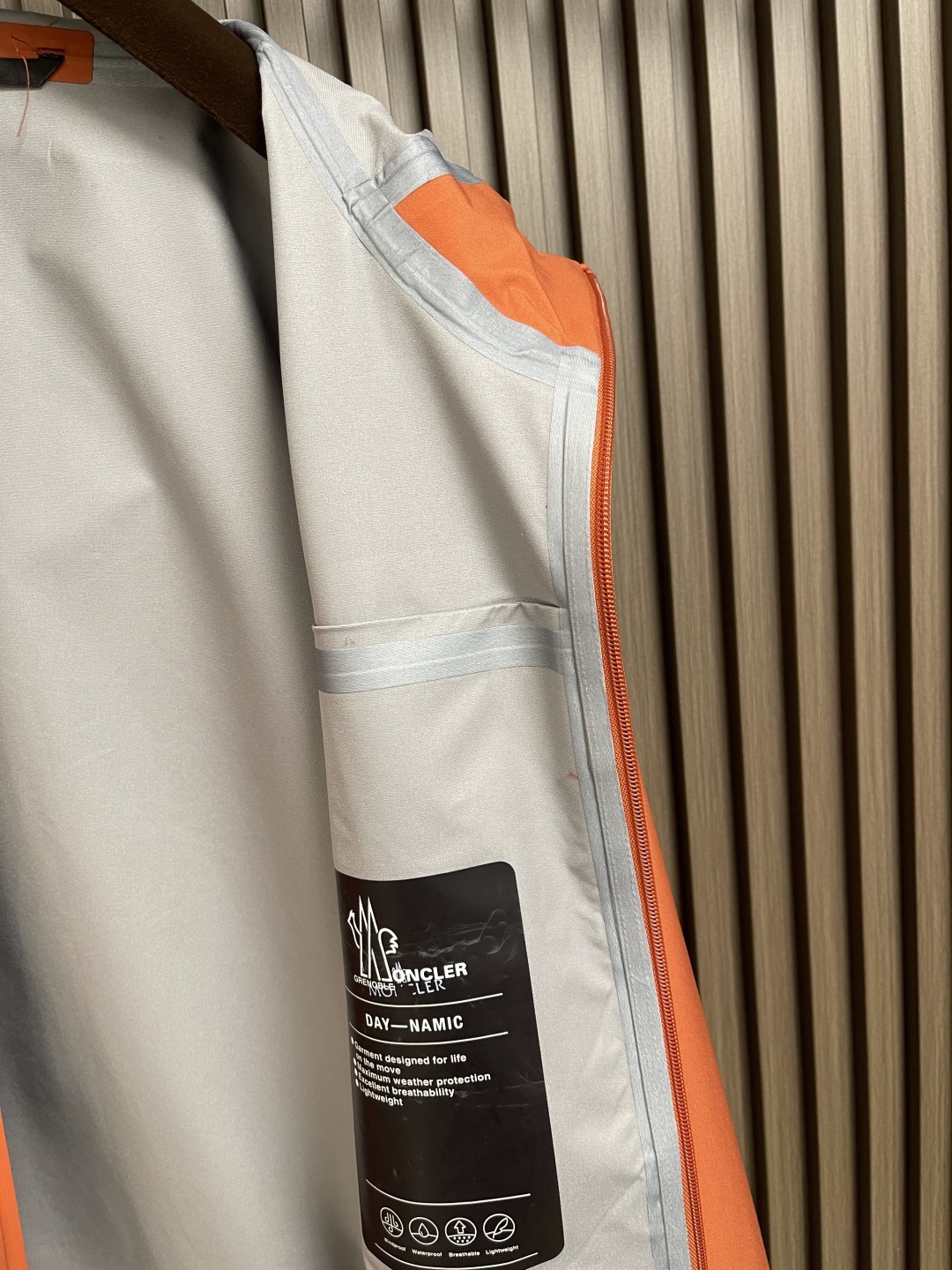🛒🛒moncler 硬壳冲锋衣羽绒外套,防风防水功能性全天候 面料堪称一绝高性能的材料使穿着者在得到专业