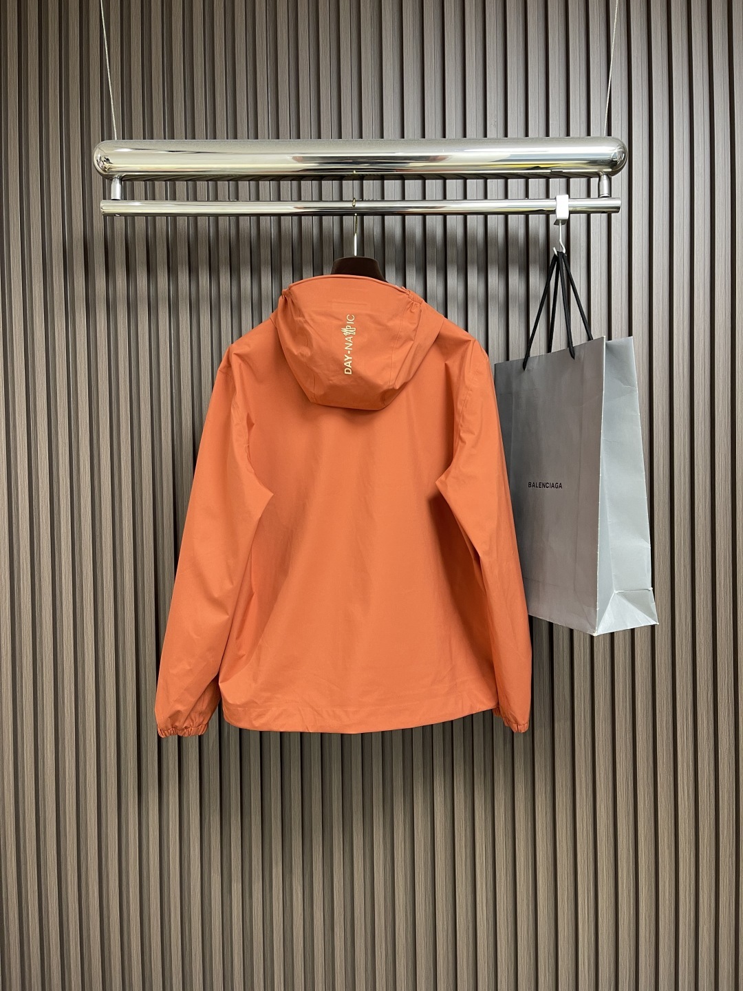 🛒🛒moncler 硬壳冲锋衣羽绒外套,防风防水功能性全天候 面料堪称一绝高性能的材料使穿着者在得到专业