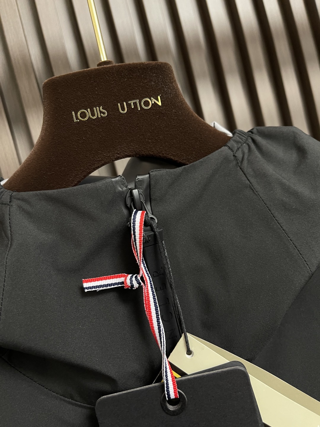 🛒🛒moncler 硬壳冲锋衣羽绒外套,防风防水功能性全天候 面料堪称一绝高性能的材料使穿着者在得到专业
