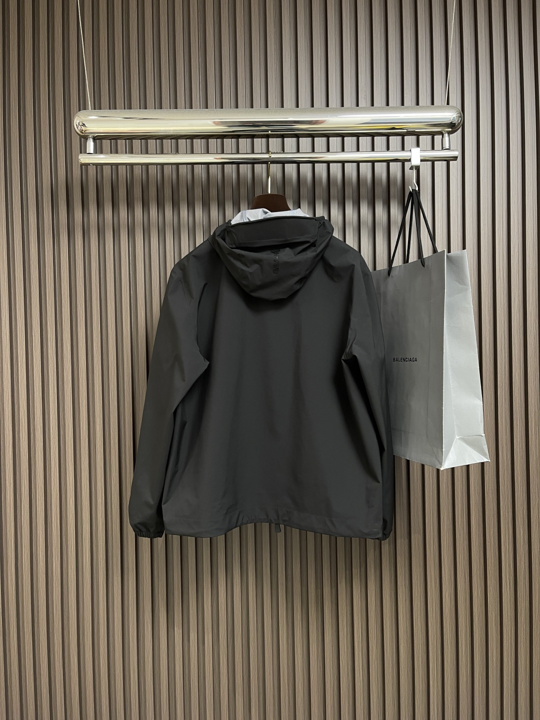 🛒🛒moncler 硬壳冲锋衣羽绒外套,防风防水功能性全天候 面料堪称一绝高性能的材料使穿着者在得到专业