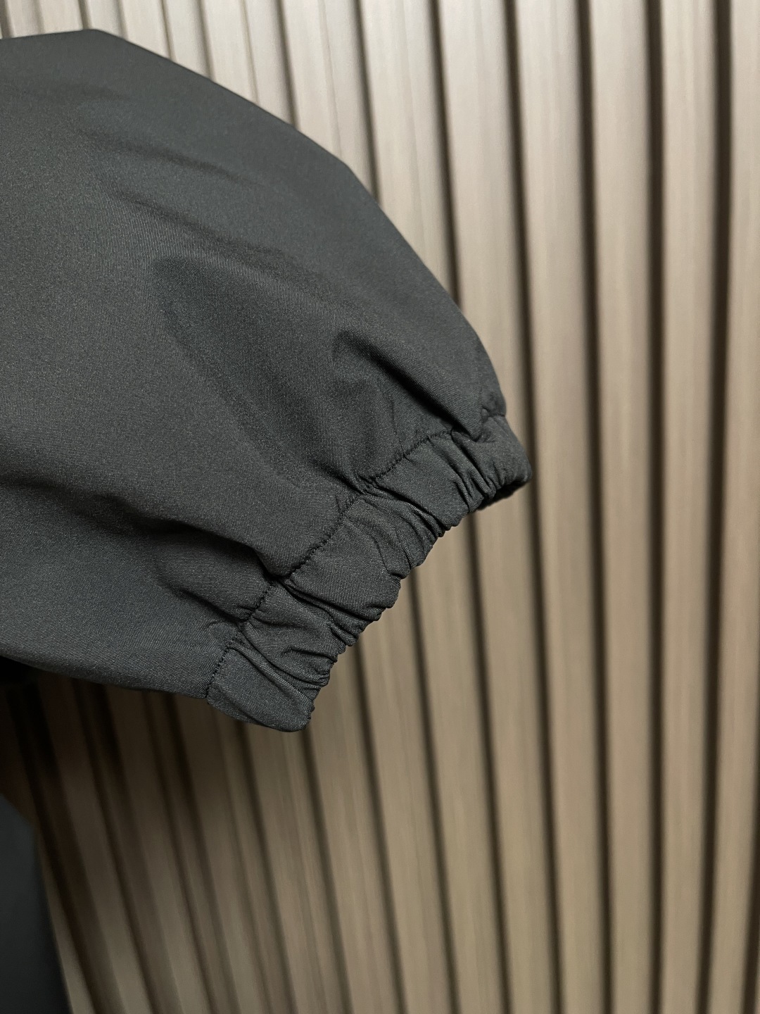 🛒🛒moncler 硬壳冲锋衣羽绒外套,防风防水功能性全天候 面料堪称一绝高性能的材料使穿着者在得到专业