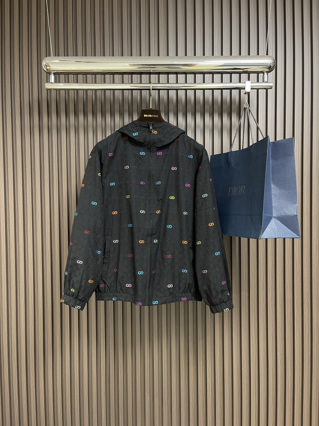 NO:487979,GUCCI SS's new colored shredded jacquard jacket, the early autumn series combines textures, patterns and colors to make the daily wardrobe charm advanced. This jacket is made of black and colorful shredded, with the whole body embellishment and shredded to fully express the unique charm. S-XL, gucci, jackets & coats, alexander wang19860909GUCCI SS新款彩色切丝提花夹克,早秋系列融汇纹理、图案和色彩,令日常衣橱实现魅力进阶.这款夹克以黑色和彩色切丝匠心打造,通体缀饰切丝,尽释别致风韵.尺码S-XL,,gucci,jackets & coats,alexander wang,Men's clothing