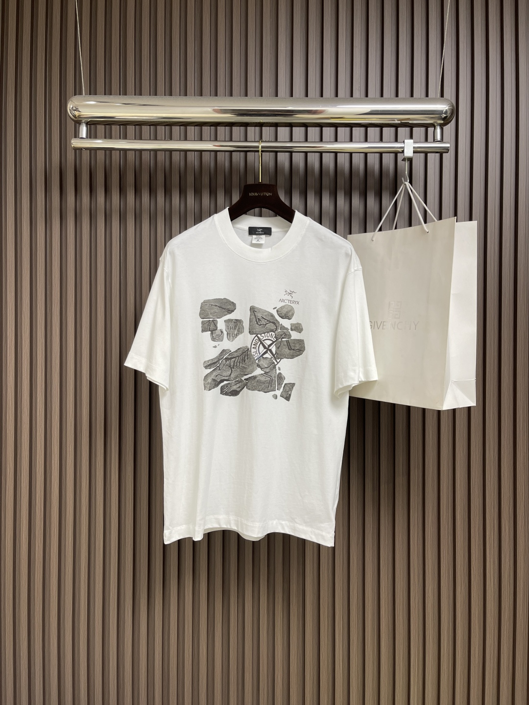 NO:520227,Arcteryx x Stone Island joint limited edition T-shirt, made of 32 cotton double-strand yarn, front chest joint-brand Archaeopteryx logo print, loose style S-XXL, arc'teryx,tees, t-shirt,alexander wang19860909Arcteryx x石头岛联名限量款T恤,采用全棉32支双股纱打造,前胸联名始祖鸟logo印花,宽松版型 尺码S-XXL,arc'teryx,tees，t-shirt,alexander wang,Men's clothing