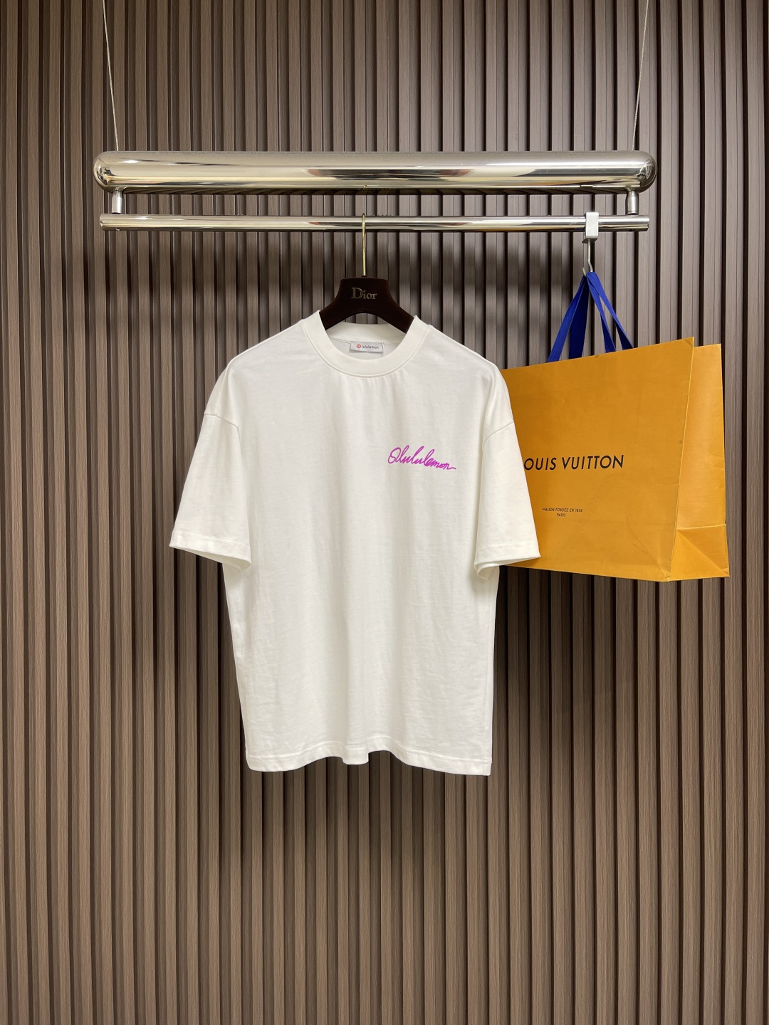 NO:521404,The whole set of lululemon three-dimensional logo printed short-sleeved T-shirt shorts, high-end short-sleeved high-end short-sleeved pieces with high-quality accents, with a stylish bgm, which will make the simplicity to the extreme. The three-dimensional layering combined with casual styles creates a different high-end fashionable and relaxed feeling. It uses high-weight pure cotton fabric, os loose style, the same style as men and women. Size M-XXL, shorts, T-shirt, tees, t-shirt, alexander wang19860909整套 lululemon 立体logo印花短袖t恤短裤套装,高级腔调的高阶短袖,辨识度超高的一件,自带时髦bgm,将简约玩到极致.立体层次感结合休闲版型,碰撞出不一样的高阶时髦感,松弛度.采用高克重纯棉面料,os宽松版型,男女同款.尺码M-XXL,,shorts,T-shirt,tees，t-shirt,alexander wang,Men's clothing