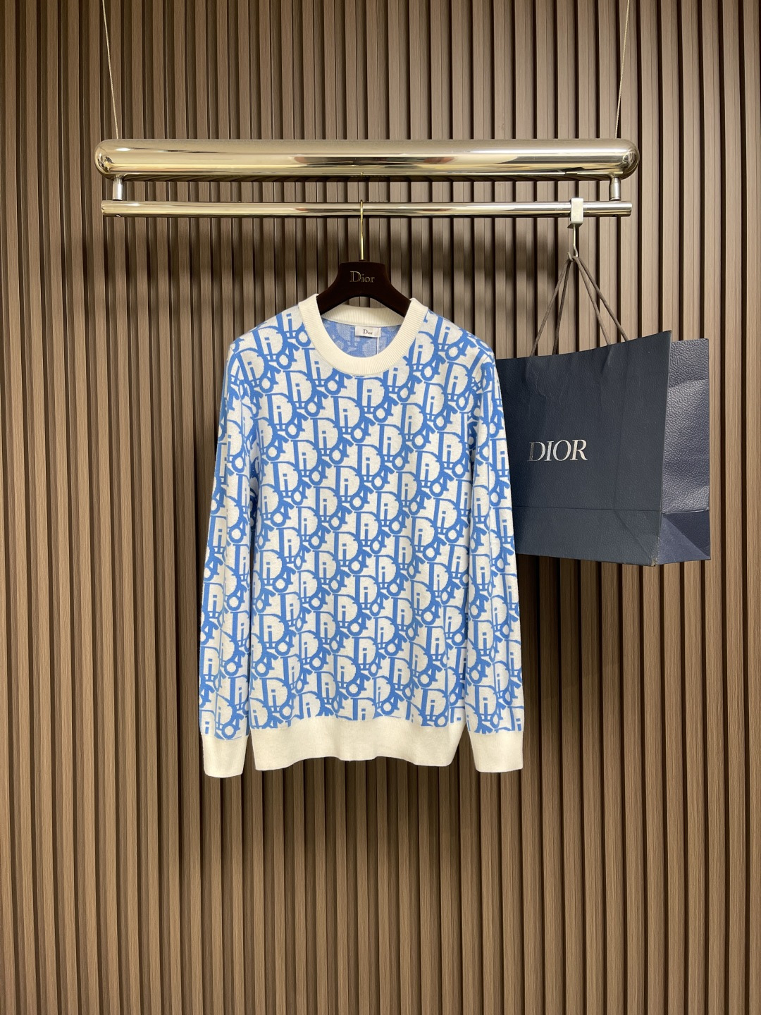 NO:498190,Dior 2025SS new knitted sweater reinterprets the classic Oblique print. It is carefully crafted from wool jacquard fabric, paired with a ribbed round neck and bottom to create a casual silhouette, which can add a striking embellishment to various shapes. Size S-XL, dior, sweaters, alexander wang19860909Dior 2025SS新款针织毛衣,重新诠释经典的 Oblique 印花.采用绵羊毛提花面料精心制作,搭配罗纹圆领、底边打造休闲廓形、可为各式造型增添醒目点缀.尺码S-XL,,dior,sweaters,alexander wang,Men's clothing