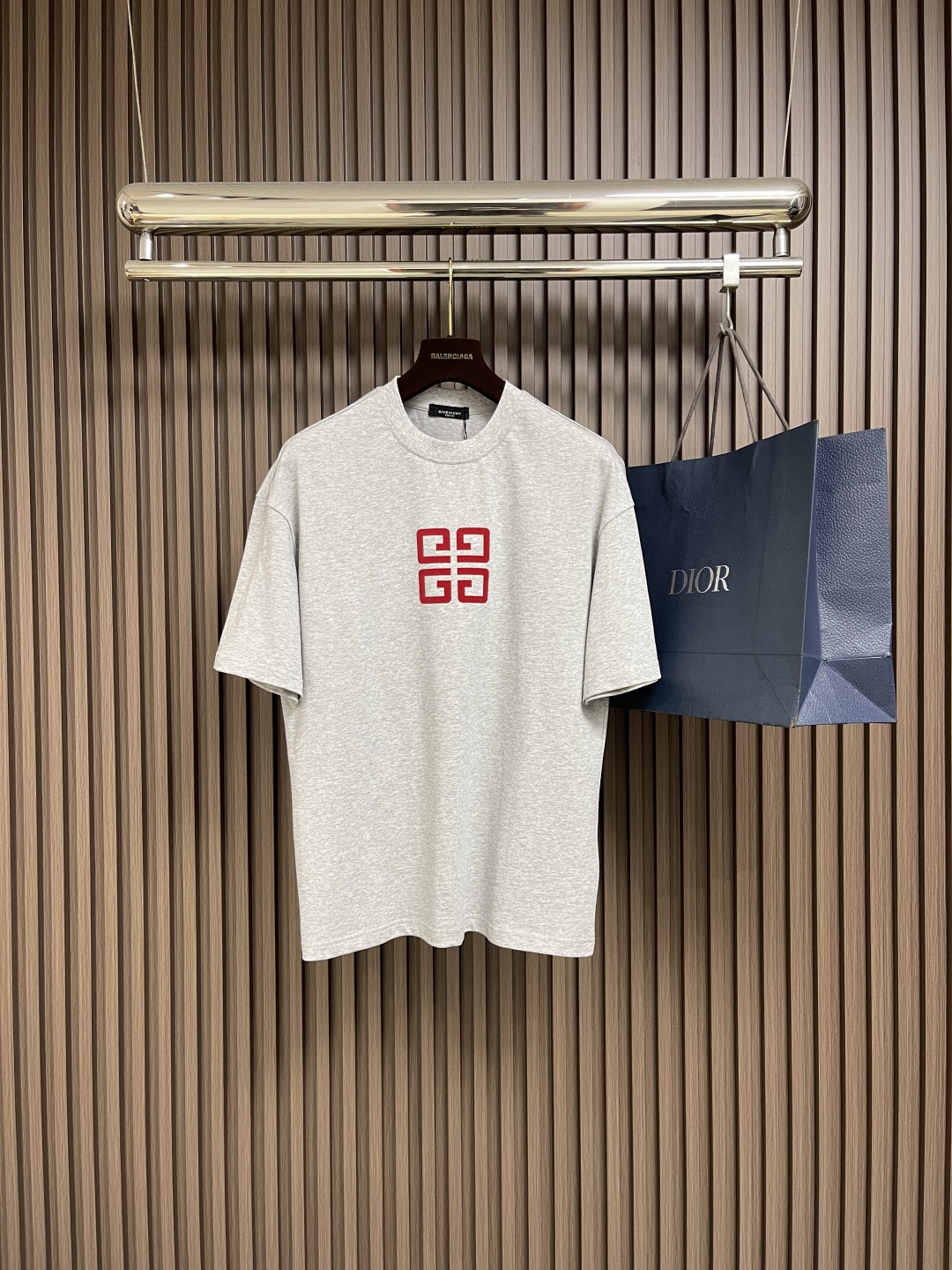 Conjunto Givenchy SS25 de Camiseta y Pantalones Cortos con Logo 4G