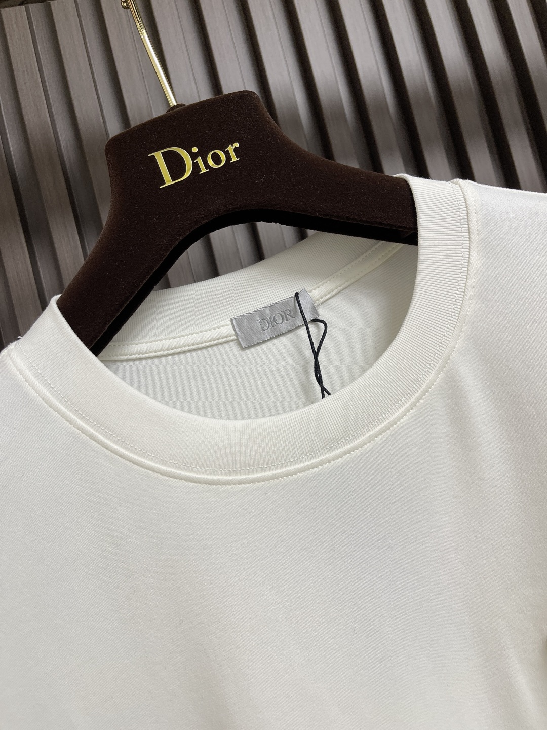 חולצת טי שרוול ארוך Dior עם לוגו CD רקום – קלאסיקה נצחית 7 cmp i1754919728926 7528 0 5
