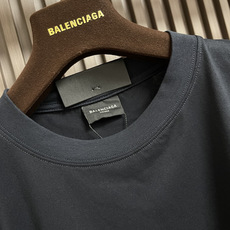 🛒🛒BALENCIAGA 贴纸短袖T恤,定织220gm2精梳棉,正确偏蓝光,经过双重气流梳理,剔除短纤维 🛒🛒BALENCIAGA 贴纸短袖T恤,定织220gm2精梳棉,正确偏蓝光,经过双重气流梳理,剔除短纤维