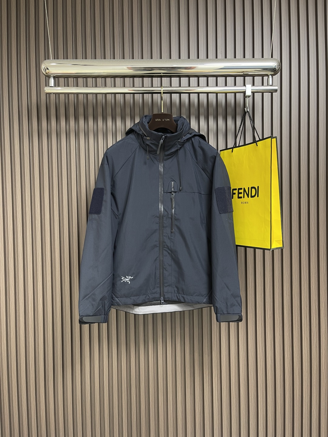 NO:521395,Arcteryx 2025SS early autumn new jacket jacket, fashionable and handsome, simple and versatile, exquisite pattern logo on the chest, customized original fabric, not only crisp, maintains a fashionable silhouette, and is comfortable to wear. Size M-3XL, arc'teryx, jackets & coats, jackets & coats, alexander wang19860909Arcteryx 始祖鸟 2025SS早秋新款夹克外套,时尚帅气,简约百搭款,胸前精致图案logo,定制原版面料,不仅挺括,保持潮流的廓形,穿着舒适.尺码M-3XL,arc'teryx,jackets & coats,jackets & coats,alexander wang,Men's clothing