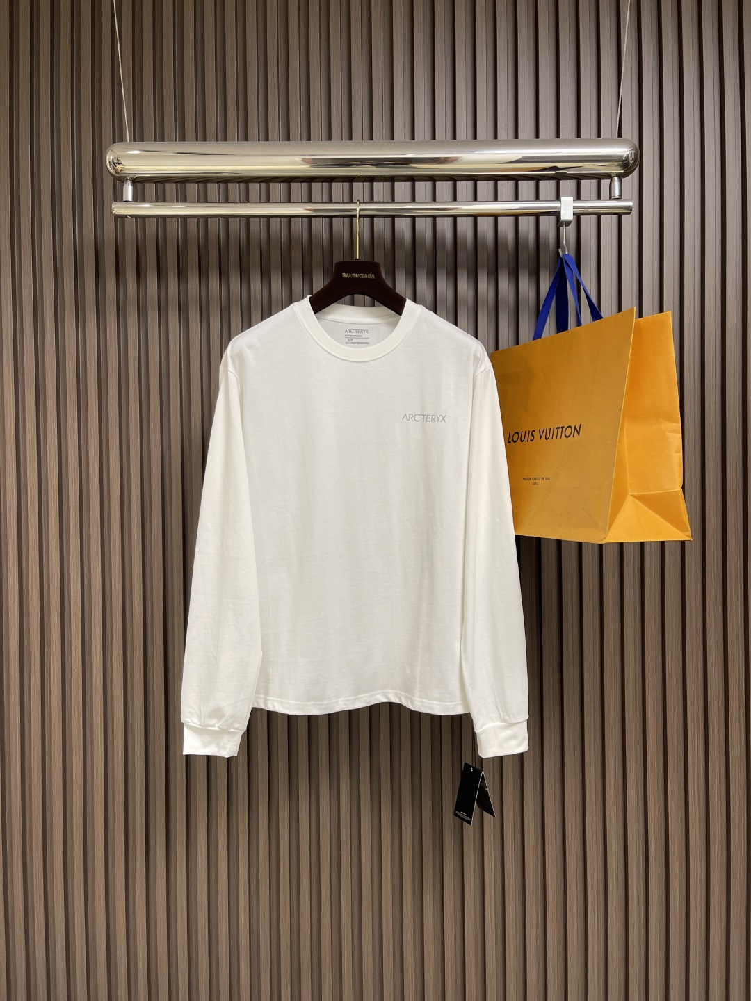 NO:520253,Ayc Teryx Archaeoptera bird logo logo round neck pullover long sleeve T-shirt, the fabric is made of original 280g double yarn pure cotton fabric, the whole dress is imported three times, no cracking and color size XS-L, arc'teryx,tees, t-shirt,alexander wang19860909Ayc Teryx 始祖鸟标识logo圆领套头长袖T恤,面料选用原版280克双纱纯棉面料,全衣三次进口印花,不开裂掉色尺码XS-L,arc'teryx,tees，t-shirt,alexander wang,Men's clothing