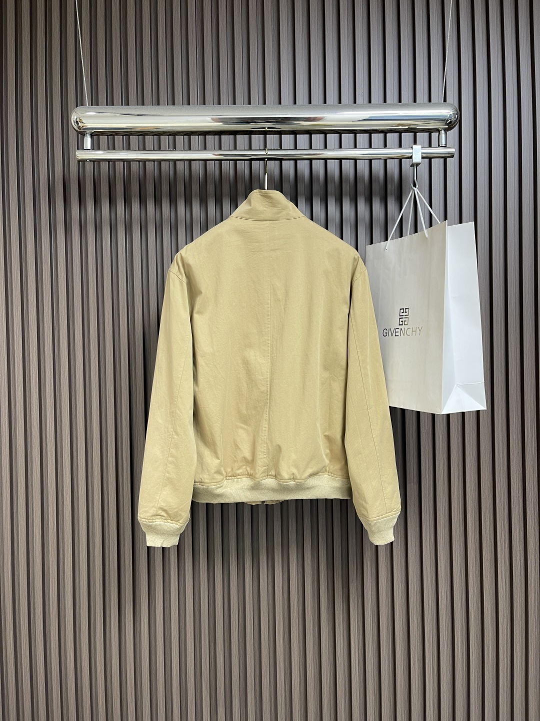 🛒🛒RalP🆕h Lauren 刺绣拉链夹克，定制全棉细斜纹雅致布 柔软丝滑 舒适贴肤 以卡其色为底色 