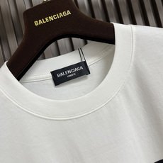 整套🛒🛒Balenciaga 2025ss早秋新款印花标识短袖T恤短裤套装,简约却透着不羁,胸前bale 整套🛒🛒Balenciaga 2025ss早秋新款印花标识短袖T恤短裤套装,简约却透着不羁,胸前bale