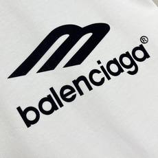整套🛒🛒Balenciaga 2025ss早秋新款印花标识短袖T恤短裤套装,简约却透着不羁,胸前bale 整套🛒🛒Balenciaga 2025ss早秋新款印花标识短袖T恤短裤套装,简约却透着不羁,胸前bale