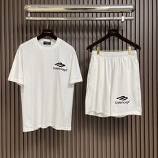 整套🛒🛒Balenciaga 2025ss早秋新款印花标识短袖T恤短裤套装,简约却透着不羁,胸前bale 整套🛒🛒Balenciaga 2025ss早秋新款印花标识短袖T恤短裤套装,简约却透着不羁,胸前bale
