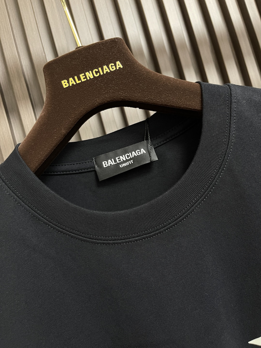 整套🛒🛒Balenciaga 2025ss早秋新款印花标识短袖T恤短裤套装，简约却透着不羁，胸前bale