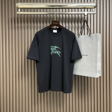 整套🛒🛒Burberry巴宝莉 战马印花短袖t恤短裤套装,面料采用230克重精梳棉,定制32支1*1螺纹 整套🛒🛒Burberry巴宝莉 战马印花短袖t恤短裤套装,面料采用230克重精梳棉,定制32支1*1螺纹